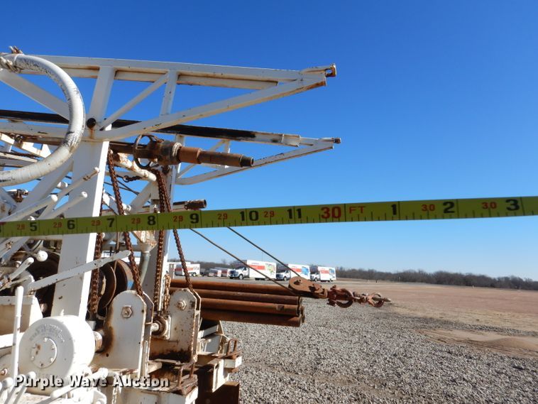 image for item IE9643 1993 Peterbilt 375  drilling rig truck