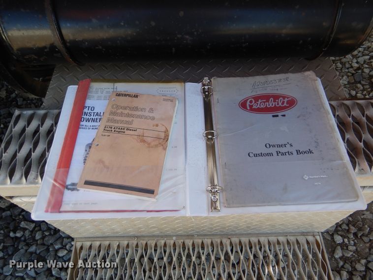 image for item IE9643 1993 Peterbilt 375  drilling rig truck