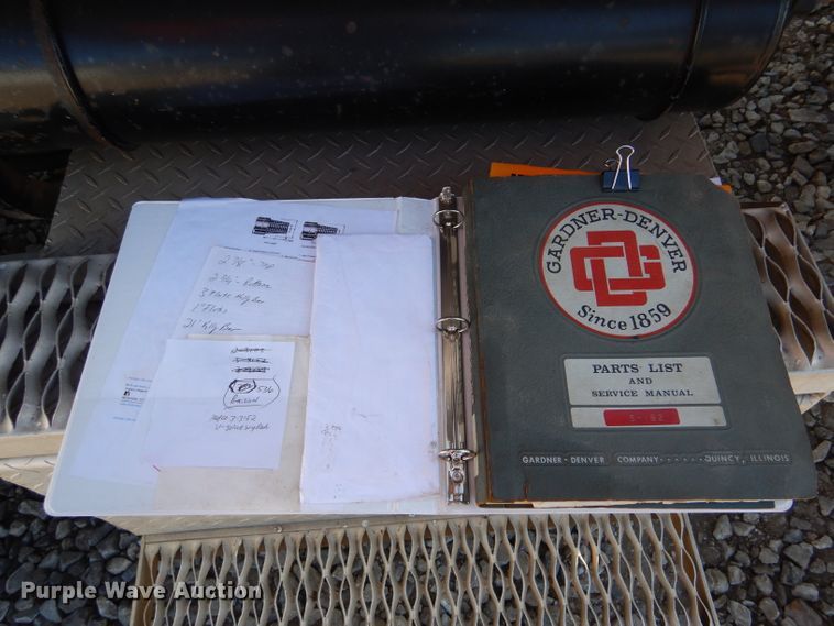 image for item IE9643 1993 Peterbilt 375  drilling rig truck