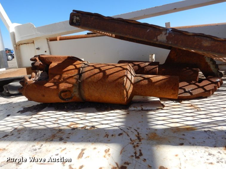 image for item IE9643 1993 Peterbilt 375  drilling rig truck