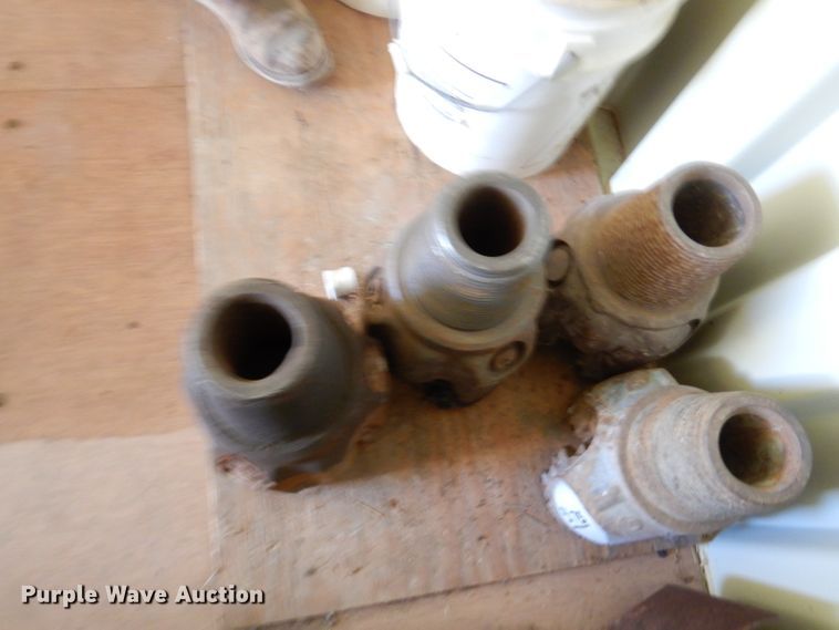 image for item IE9643 1993 Peterbilt 375  drilling rig truck