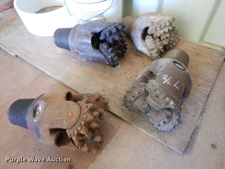 image for item IE9643 1993 Peterbilt 375  drilling rig truck