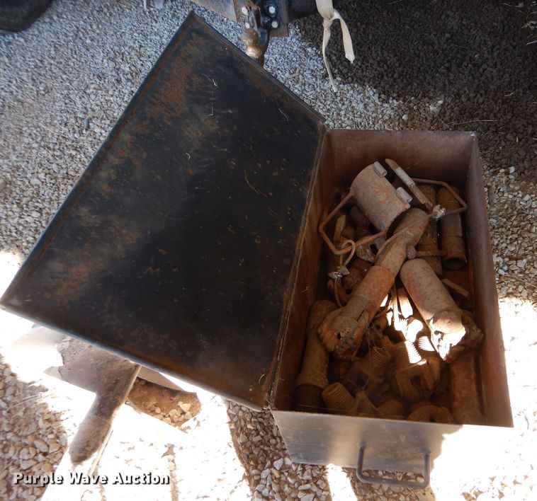 image for item IE9643 1993 Peterbilt 375  drilling rig truck