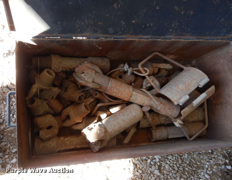 image for item IE9643 1993 Peterbilt 375  drilling rig truck