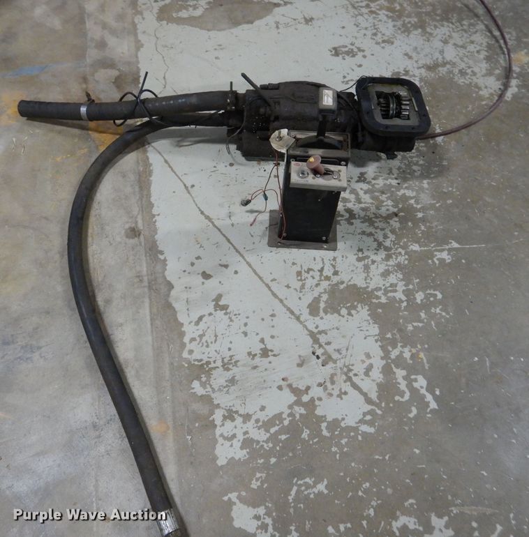 image for item IE9643 1993 Peterbilt 375  drilling rig truck