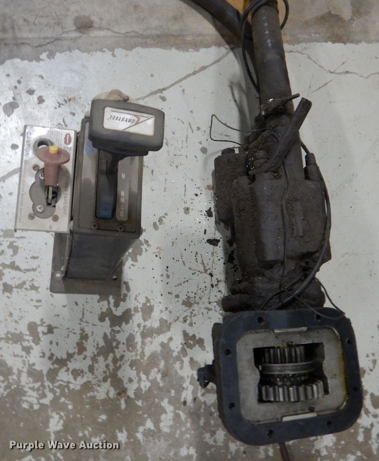 image for item IE9643 1993 Peterbilt 375  drilling rig truck