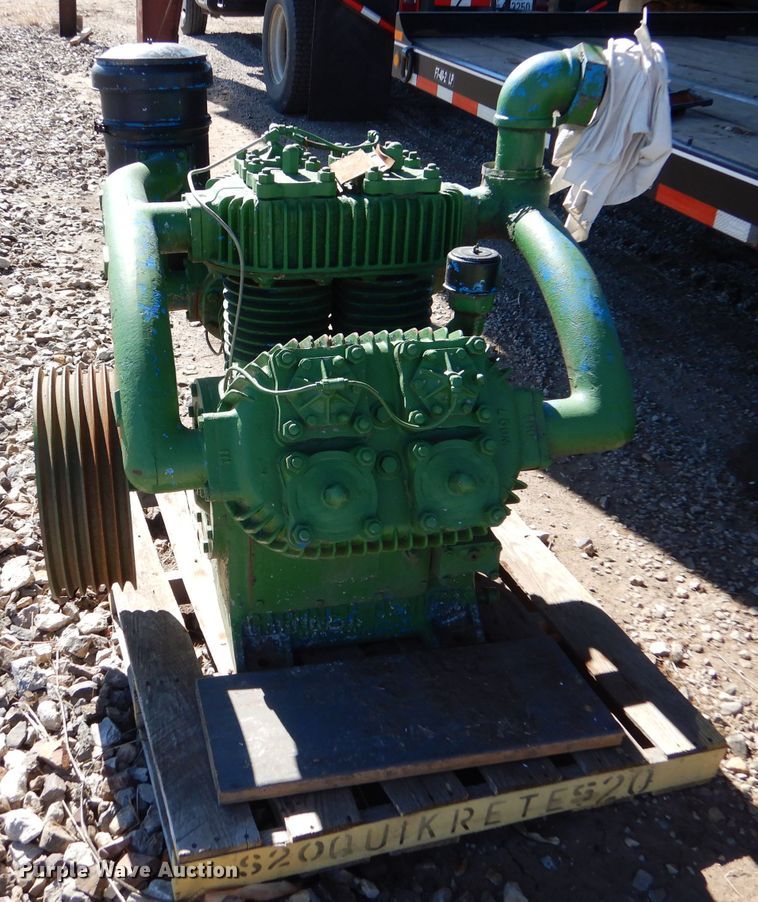 image for item IE9643 1993 Peterbilt 375  drilling rig truck