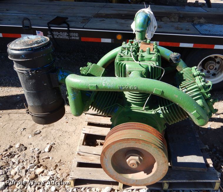 image for item IE9643 1993 Peterbilt 375  drilling rig truck