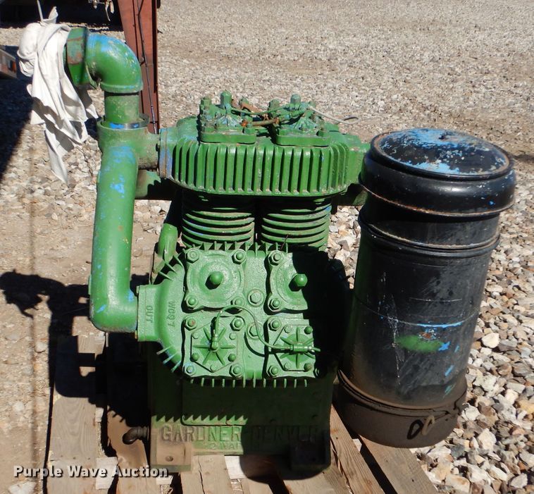 image for item IE9643 1993 Peterbilt 375  drilling rig truck