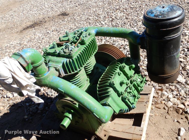 image for item IE9643 1993 Peterbilt 375  drilling rig truck