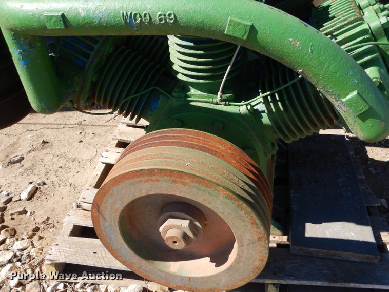 image for item IE9643 1993 Peterbilt 375  drilling rig truck