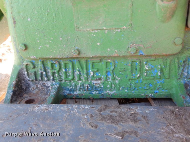 image for item IE9643 1993 Peterbilt 375  drilling rig truck