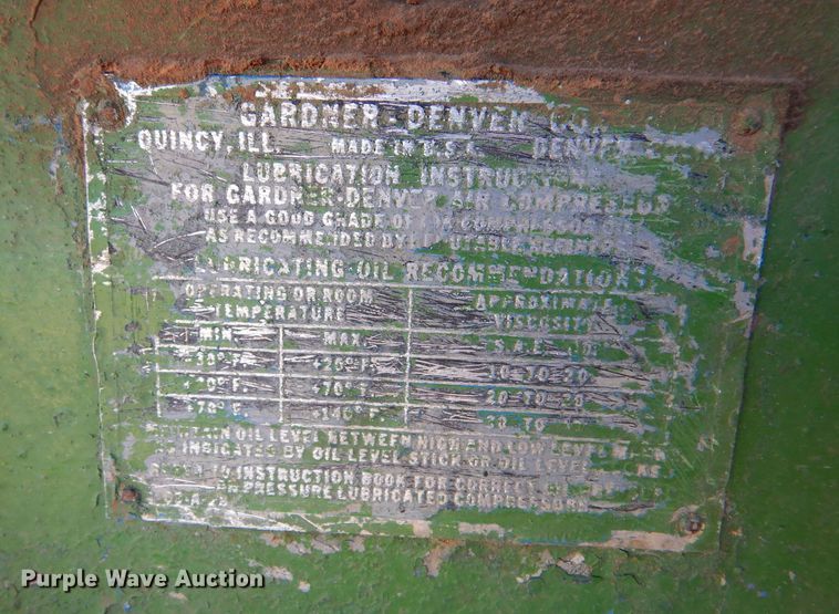 image for item IE9643 1993 Peterbilt 375  drilling rig truck