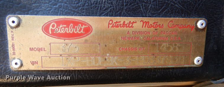 image for item IE9643 1993 Peterbilt 375  drilling rig truck