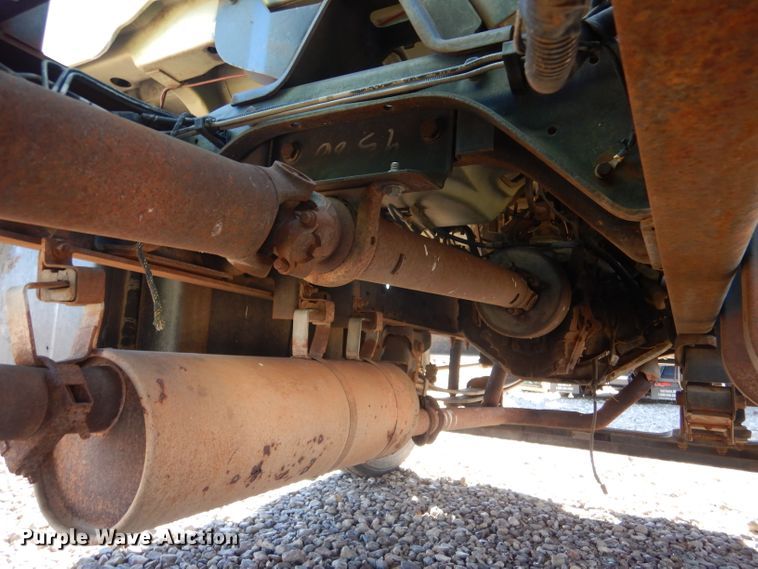 image for item IE9644 1998 GMC C7500  water truck