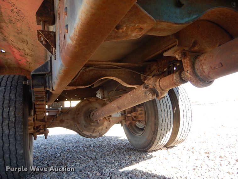 image for item IE9644 1998 GMC C7500  water truck