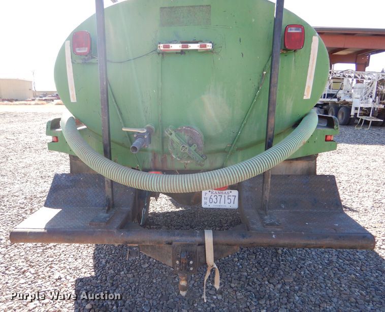 image for item IE9644 1998 GMC C7500  water truck