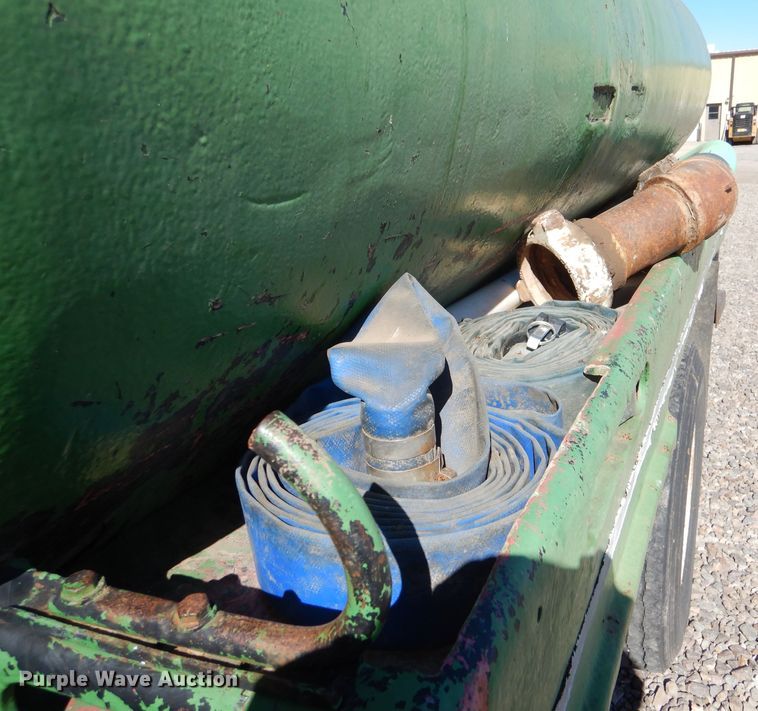 image for item IE9644 1998 GMC C7500  water truck