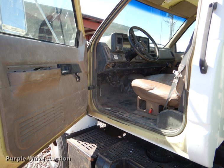 image for item IE9644 1998 GMC C7500  water truck