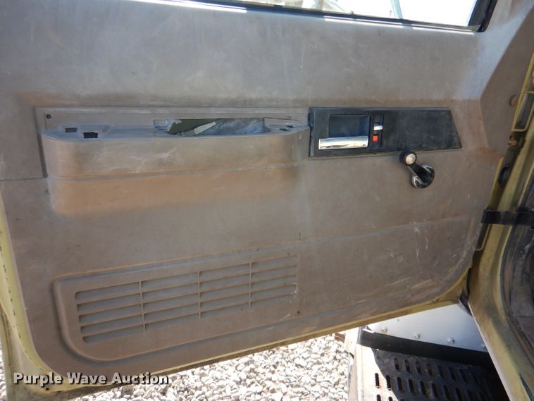 image for item IE9644 1998 GMC C7500  water truck