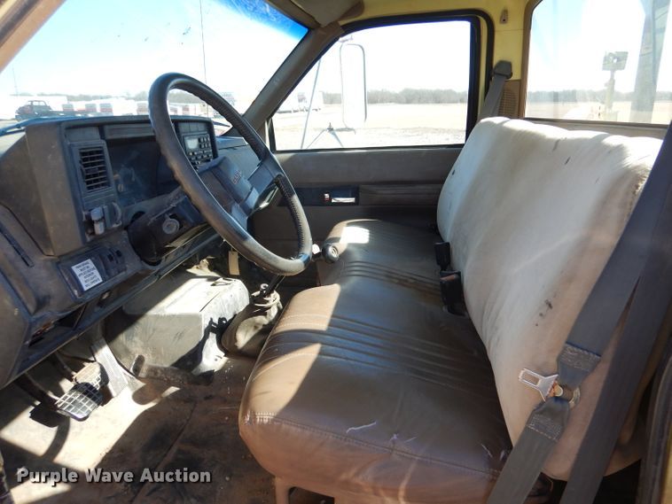 image for item IE9644 1998 GMC C7500  water truck