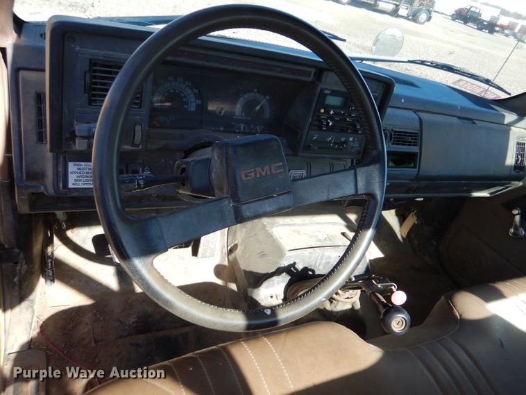 image for item IE9644 1998 GMC C7500  water truck