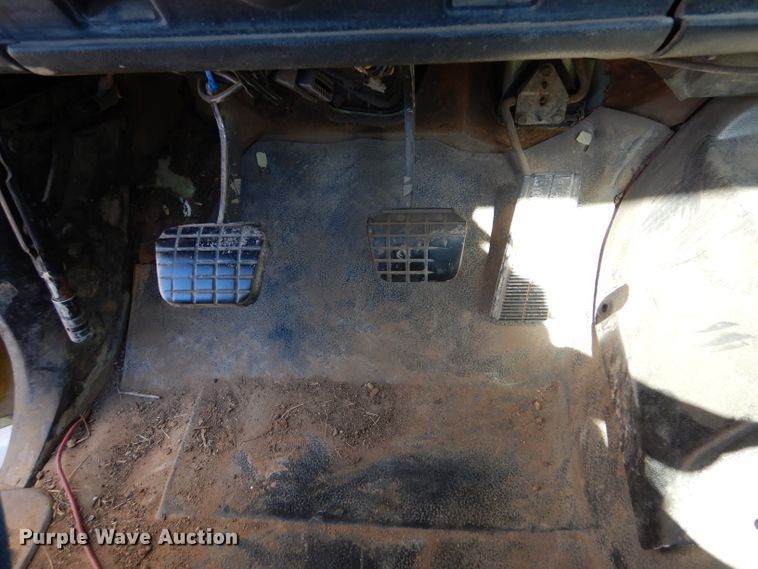 image for item IE9644 1998 GMC C7500  water truck