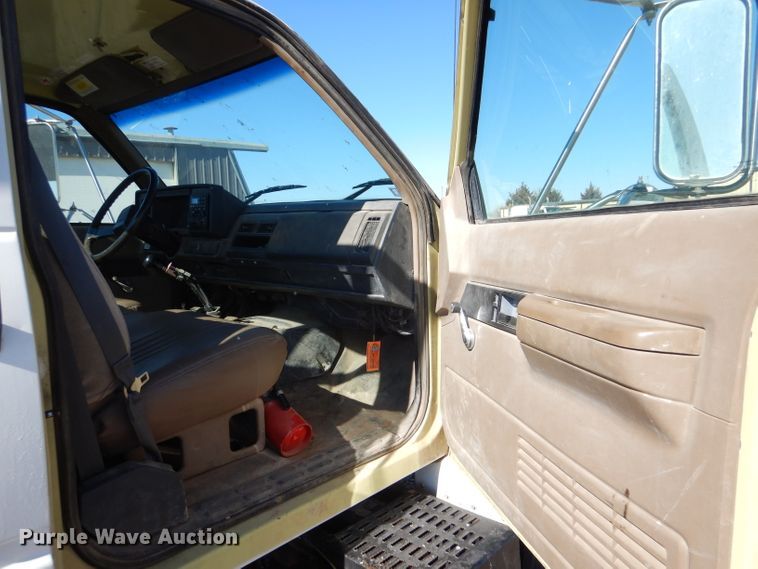 image for item IE9644 1998 GMC C7500  water truck