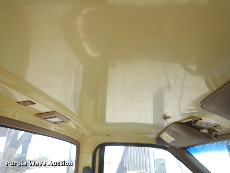 image for item IE9644 1998 GMC C7500  water truck