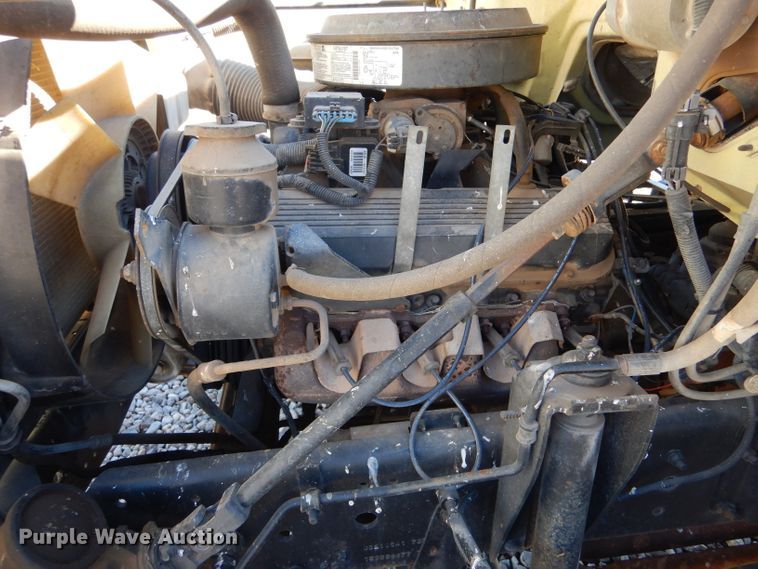 image for item IE9644 1998 GMC C7500  water truck