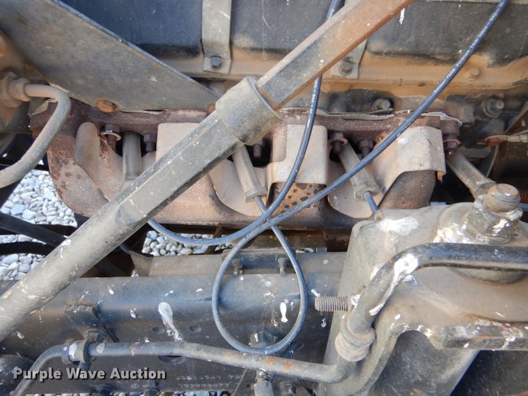 image for item IE9644 1998 GMC C7500  water truck