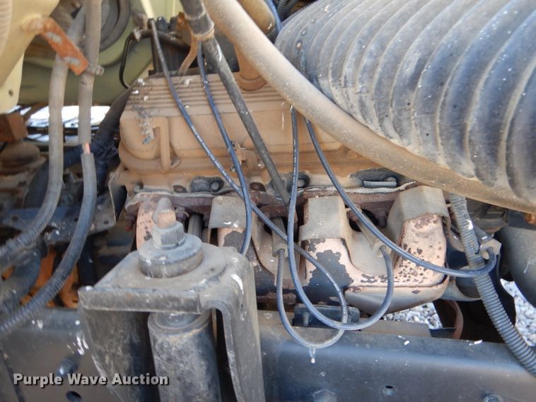 image for item IE9644 1998 GMC C7500  water truck