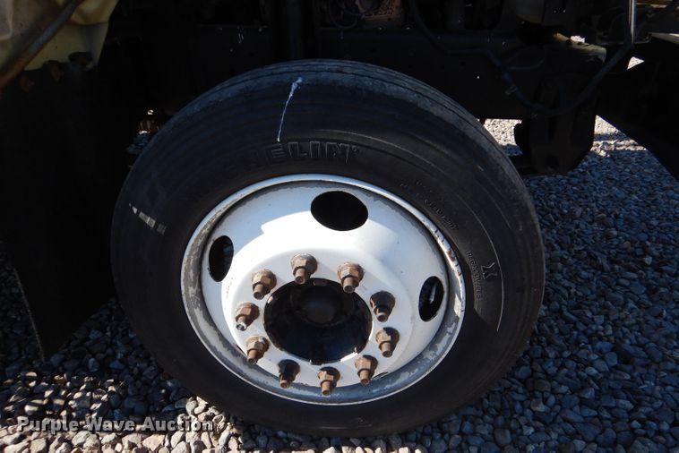 image for item IE9644 1998 GMC C7500  water truck