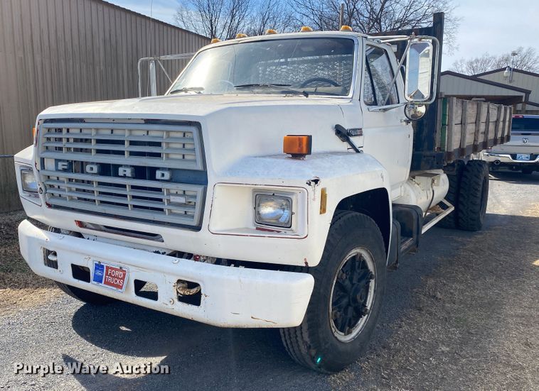 image for item IG9713 1984 Ford F800  dump flatbed truck