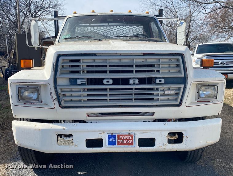 image for item IG9713 1984 Ford F800  dump flatbed truck