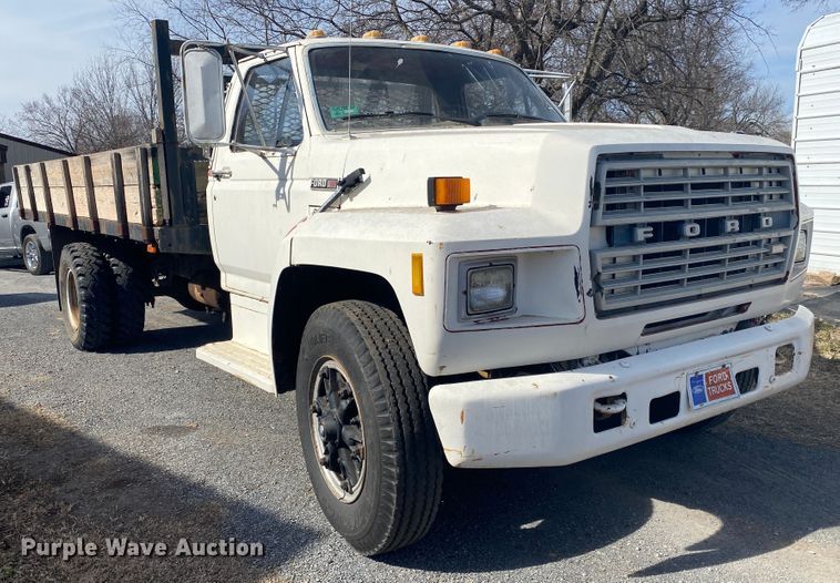 image for item IG9713 1984 Ford F800  dump flatbed truck