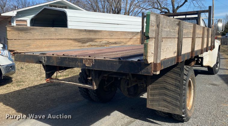 image for item IG9713 1984 Ford F800  dump flatbed truck