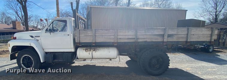 image for item IG9713 1984 Ford F800  dump flatbed truck