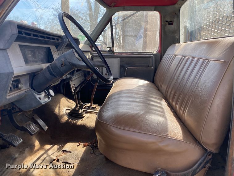 image for item IG9713 1984 Ford F800  dump flatbed truck