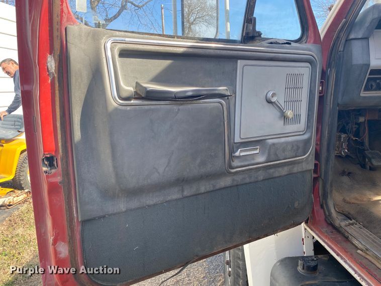 image for item IG9713 1984 Ford F800  dump flatbed truck