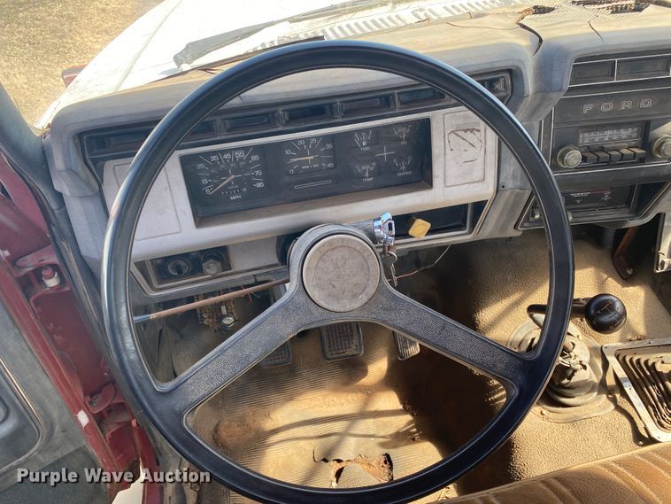 image for item IG9713 1984 Ford F800  dump flatbed truck