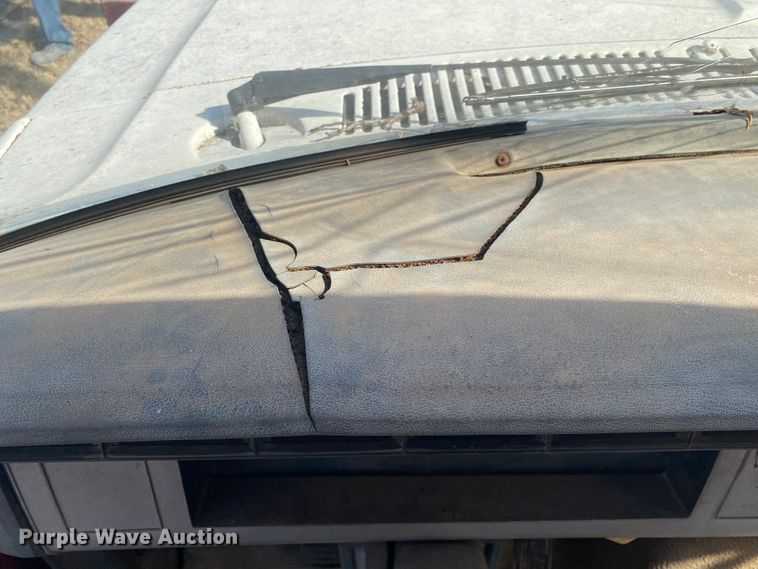 image for item IG9713 1984 Ford F800  dump flatbed truck