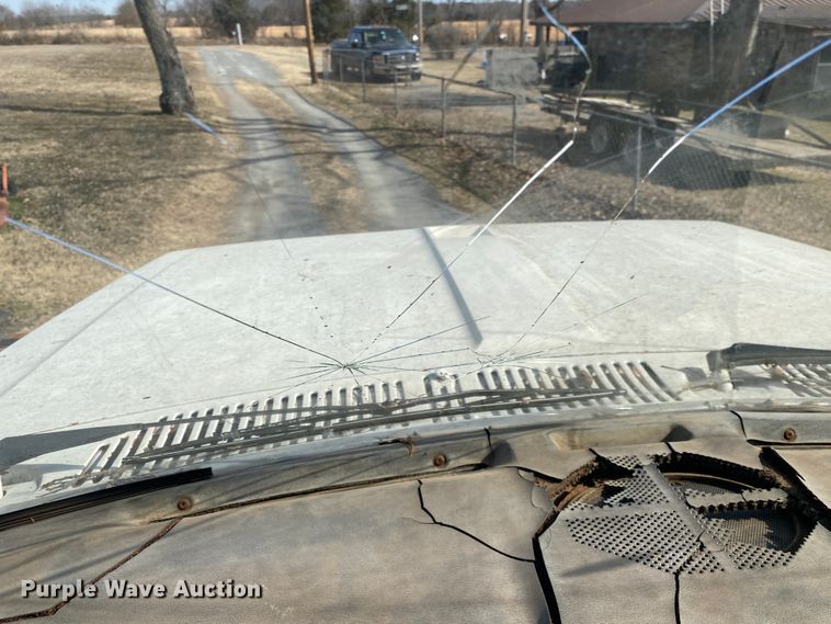 image for item IG9713 1984 Ford F800  dump flatbed truck