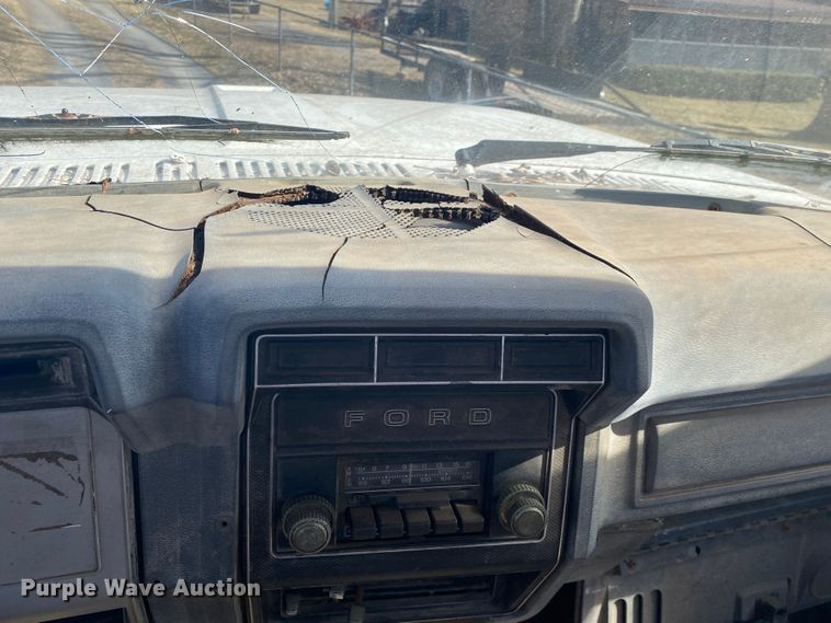 image for item IG9713 1984 Ford F800  dump flatbed truck