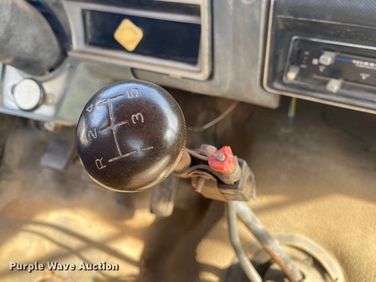 image for item IG9713 1984 Ford F800  dump flatbed truck