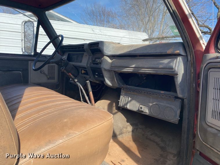 image for item IG9713 1984 Ford F800  dump flatbed truck