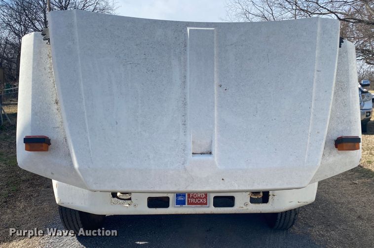 image for item IG9713 1984 Ford F800  dump flatbed truck