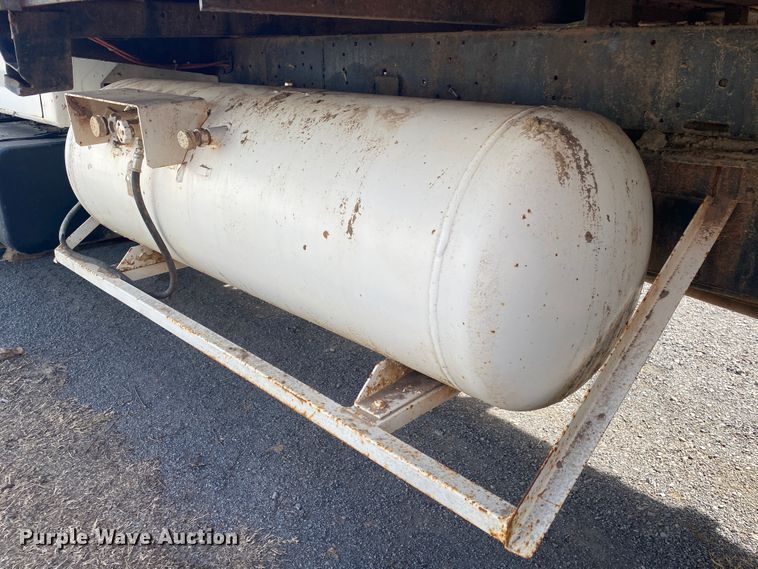 image for item IG9713 1984 Ford F800  dump flatbed truck