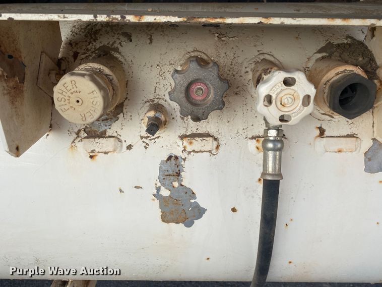 image for item IG9713 1984 Ford F800  dump flatbed truck