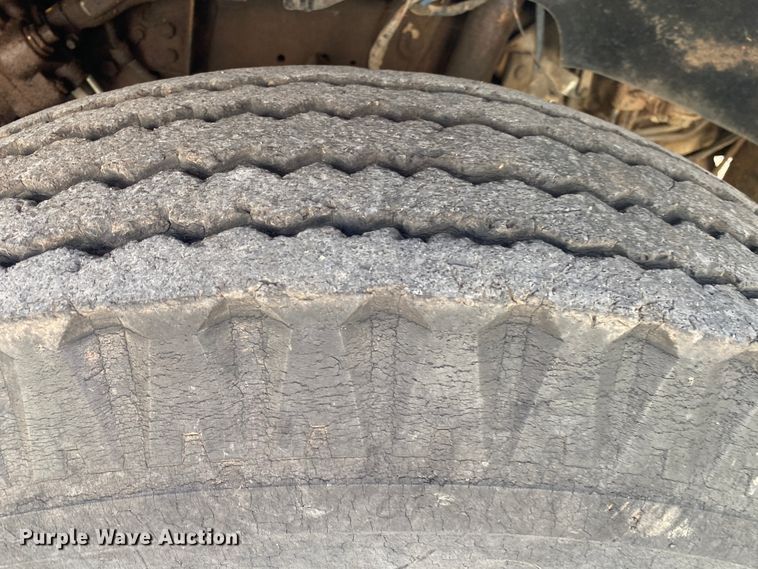 image for item IG9713 1984 Ford F800  dump flatbed truck